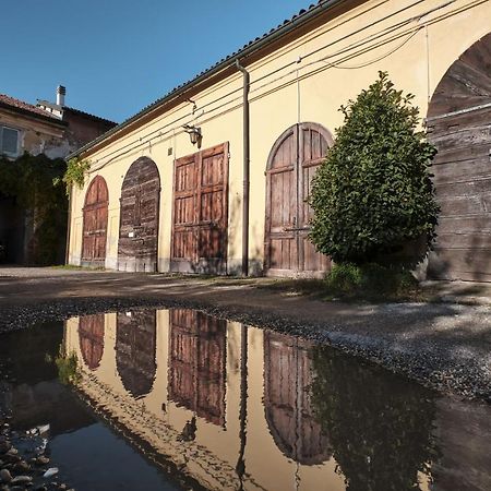 Scalo Al Castello Apartment Locate di Triulzi Bagian luar foto