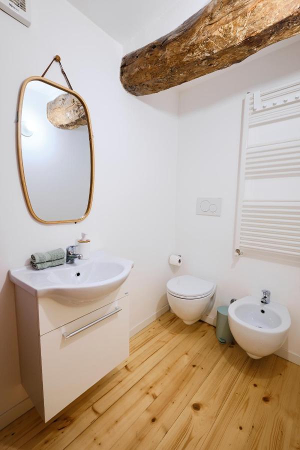 Scalo Al Castello Apartment Locate di Triulzi Bagian luar foto