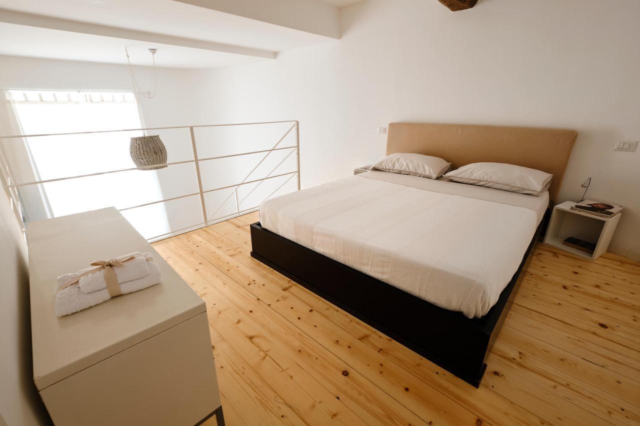 Scalo Al Castello Apartment Locate di Triulzi Bagian luar foto
