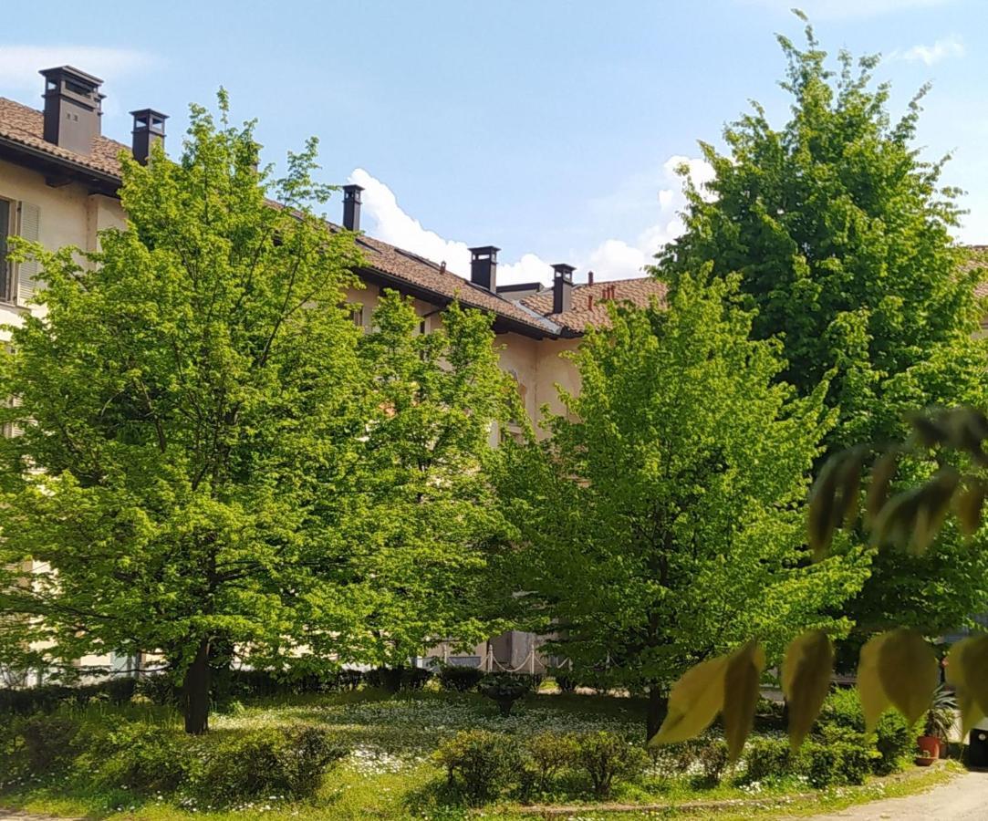 Scalo Al Castello Apartment Locate di Triulzi Bagian luar foto