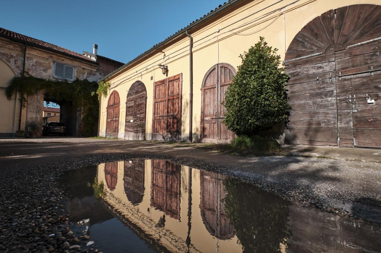 Scalo Al Castello Apartment Locate di Triulzi Bagian luar foto
